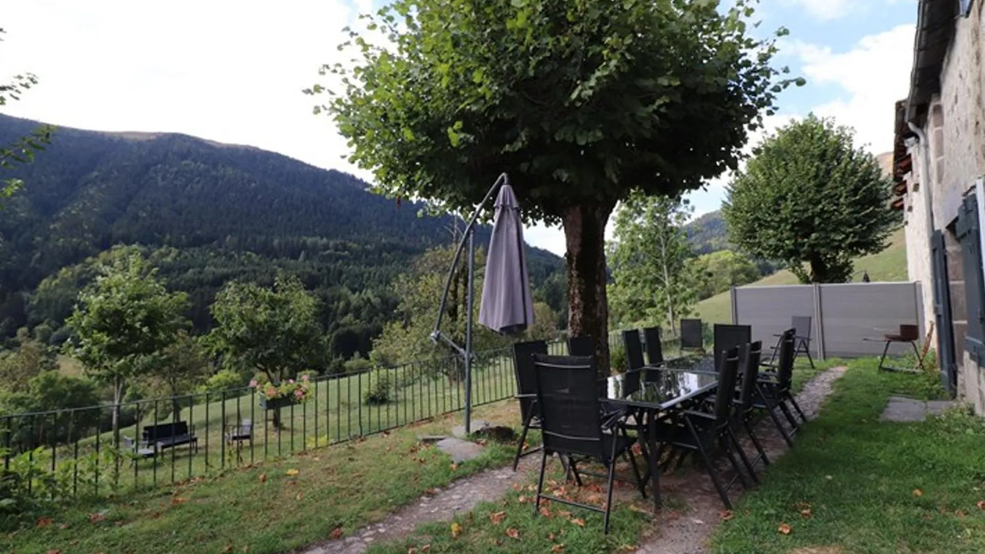 Holiday home Maison De Maitre Renovee Avec Jardin, Cheminee Et Wi-Fi Pres De Super-Lioran - Fr-1-742-26 Laveissiere